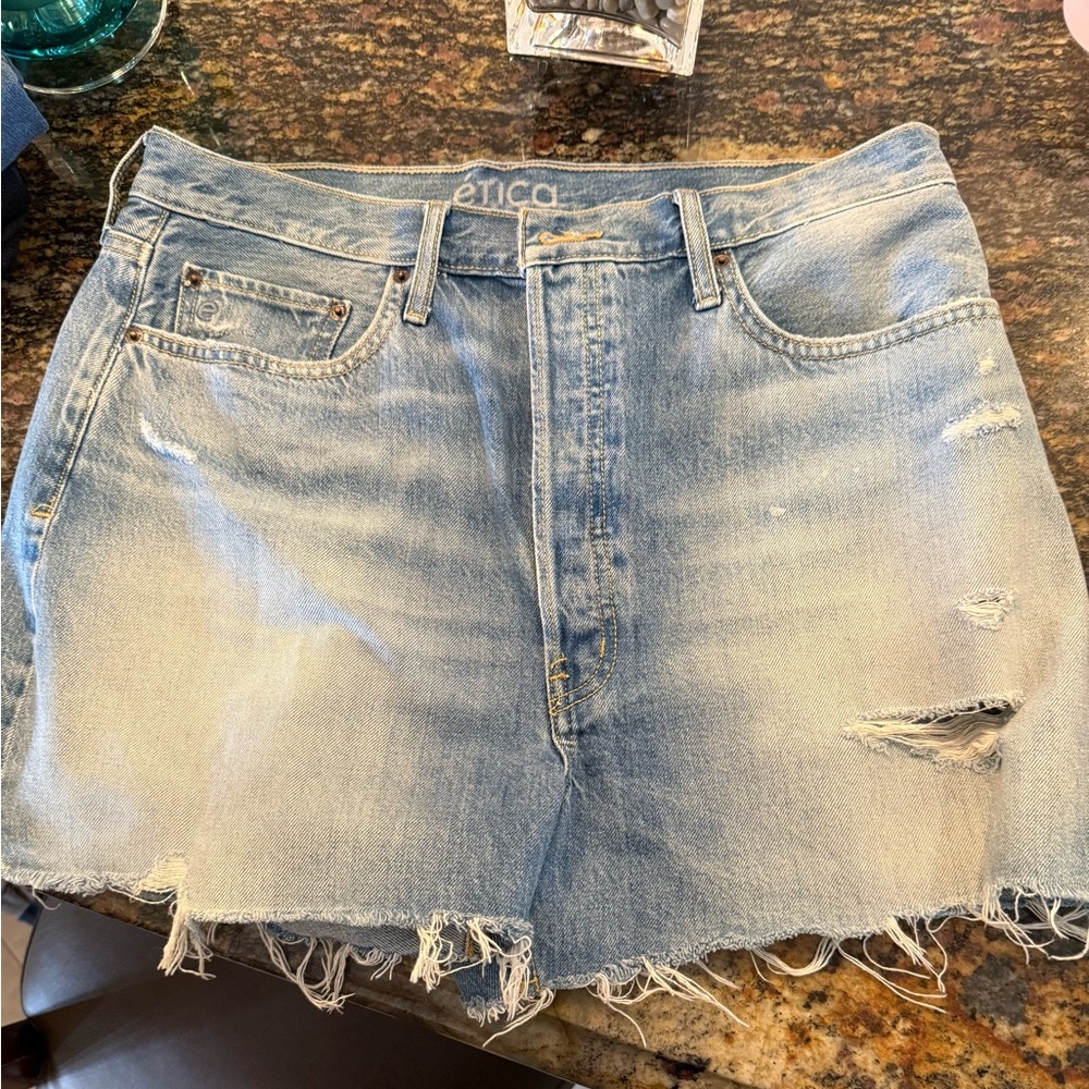 Ética Fern High Rise Denim Shorts Distressed Raw Hem Size 31 Light Wash